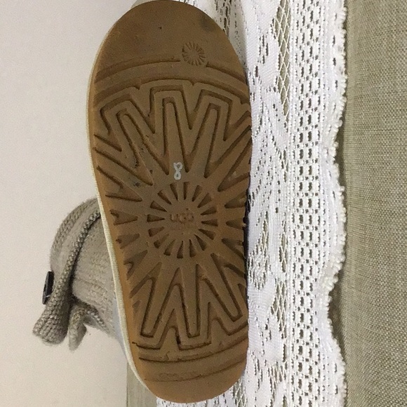 UGG knitted boots with 3 wooden buttons, cream/tan with grey heel - Picture 7 of 16